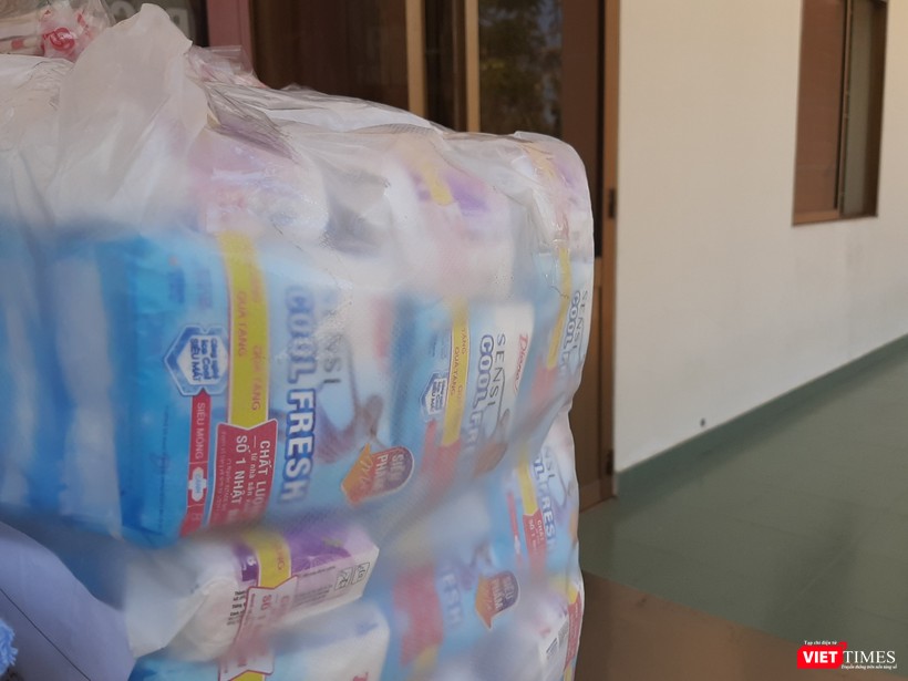 Công ty Sài gòn Co-op cung cấp nhu yếu phẩm cần thiết cho chị em phụ nữ. Ảnh: Nguyễn Trăm