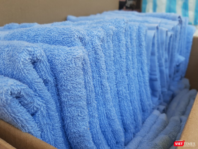 Một trong những nhu yếu phẩm cần thiết cho người nghi nhiễm tại BV Dã chiến. Ảnh: Nguyễn Trăm