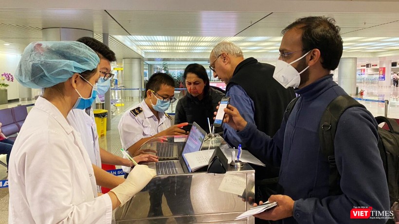 Ngày 8/3 của những người phụ nữ trên tuyến đầu bảo vệ thành phố trước dịch bệnh COVID-19