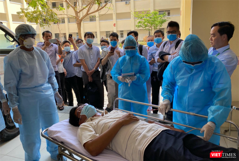 Diễn tập tiếp nhận, cấp cứu bệnh nhân nghi nhiễm, nhiễm COVID-19. Ảnh: Sở Y tế TP.HCM Diễn tập tiếp nhận, cấp cứu bệnh nhân nghi nhiễm, nhiễm COVID-19. Ảnh: Sở Y tế TP.HCM