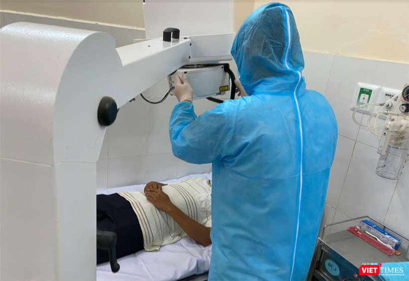 Nhân viên y tế thăm khám cho bệnh nhân. Ảnh: Sở Y tế TP.HCM Nhân viên y tế thăm khám cho bệnh nhân. Ảnh: Sở Y tế TP.HCM