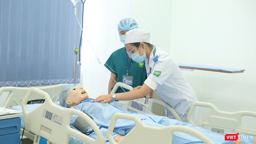 Bệnh viện ĐH Y Dược làm gì để giảm nguy cơ lây nhiễm cho nhân viên y tế ảnh 6 Hơn 1.000 sinh viên Trường Đại học Y Khoa ở TP.HCM đã sẵn sàng tham gia chống dịch COVID-19