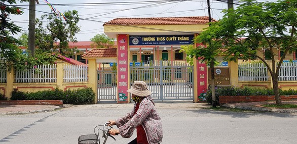 Trường THCS Quyết Thắng, TP Hải Dương - nơi nam sinh gặp nạn khi cắt tỉa cây xanh - Ảnh: Tuổi Trẻ