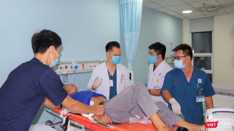 Bệnh nhân được đưa về điều trị tại BV Quân y 175. Ảnh: BVCC