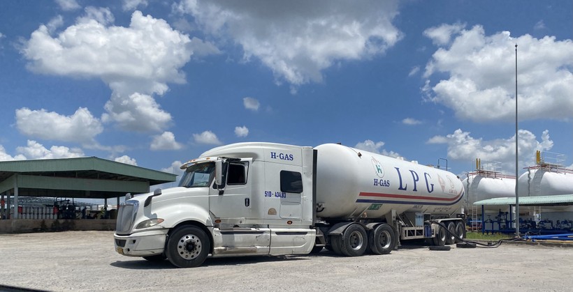 Công tác giao nhận LPG bằng xe bồn chuyên dụng Công tác giao nhận LPG bằng xe bồn chuyên dụng
