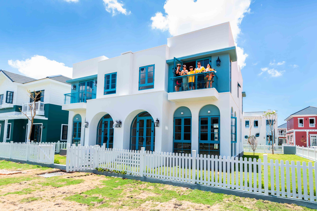 NovaWorld Phan Thiet - Giá trị an cư và đầu tư sinh lời vượt trội - Ảnh 2. Gia đình anh Huỳnh Ngọc Tuyến ấn tượng với chuỗi tiện ích đa dạng, phù hợp với mọi thành viên trong gia đình tại NovaWorld Phan Thiet.
