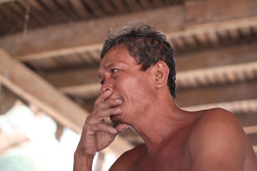 Ông Chan Mith không cầm được nước mắt khi nhớ về cha mẹ.