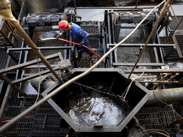 Giá dầu có thể giảm xuống 25 USD mỗi thùng