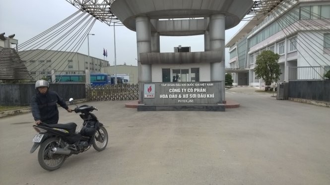 Nhà máy sản xuất xơ sợi polyester Đình Vũ (Hải Phòng) trị giá hàng ngàn tỉ đồng hiện phải tạm dừng hoạt động - Ảnh: Mai Công Thành