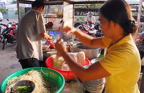 Thủ tục về thuế vẫn gây nhiều phiền phức cho doanh nghiệp nhỏ và vừa. Ảnh: HTD