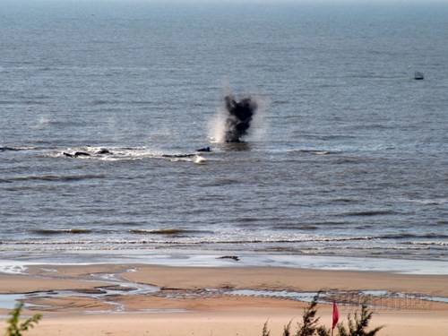 Diễn tập quân sự: Chống các tàu trang bị vũ khí hạng nặng đổ bộ từ biển ảnh 6