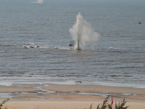 Diễn tập quân sự: Chống các tàu trang bị vũ khí hạng nặng đổ bộ từ biển ảnh 7