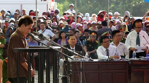 Xét xử vụ thảm sát ở Bình Phước: Dương và Tiến bật khóc khi bị đề nghị án tử hình ảnh 4