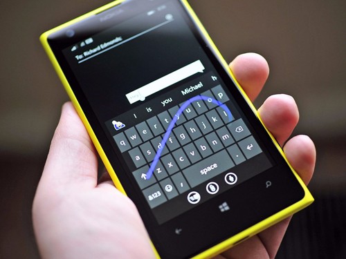 Bàn phím hệ điều hành Windows mặc định của chiếc điện thoại thông minh Lumia.