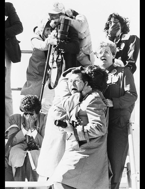 Video Khoảnh khắc tàu con thoi Challenger phát nổ 30 năm trước ảnh 4