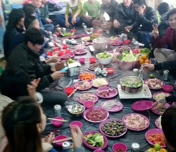 Bữa đón tất niên của những người lao động Hà Tĩnh làm thuê ở xứ Đài.