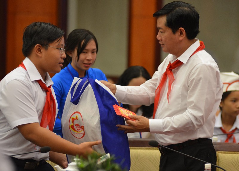 Bí thư Thăng: Các cháu vỗ tay ngoại giao với thầy thôi... ảnh 7