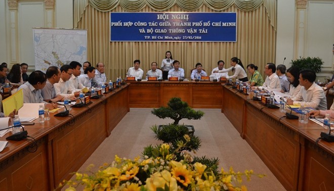 Toàn cảnh hội nghị. Ảnh:T.N. Bí thư Thăng: 'Móm thì ăn cháo, không lợi ích nhóm'