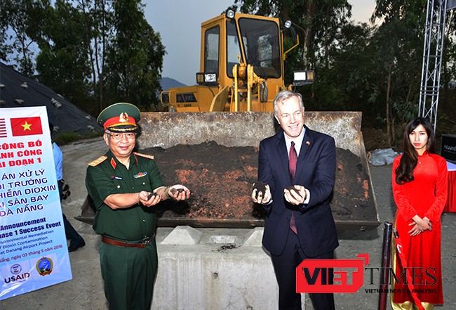 Giấy xác nhận lô hàng cá sạch được bày tại điểm bán cá