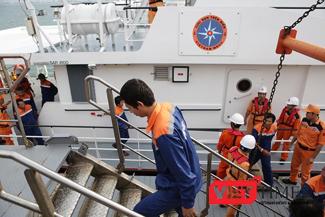 Lần lượt 34 ngư dân trở về nguyên vẹn 