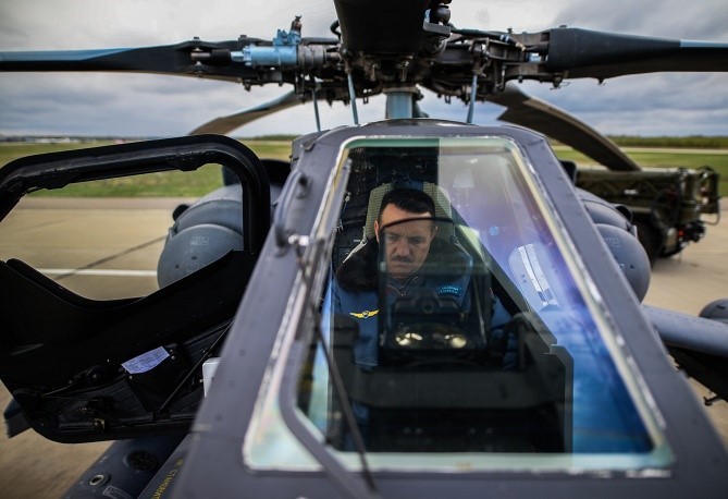 Trực thăng quân sự Mil Mi-28 của Nga cũng được tập hợp tới Kubinka trước khi thực hiện màn trình diễn.