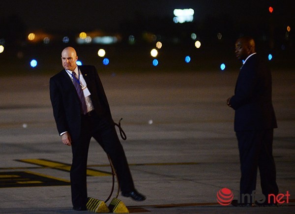 Video vòng bảo vệ cẩn mật của các mật vụ bảo vệ Tổng thống Obama tại Việt Nam ảnh 4