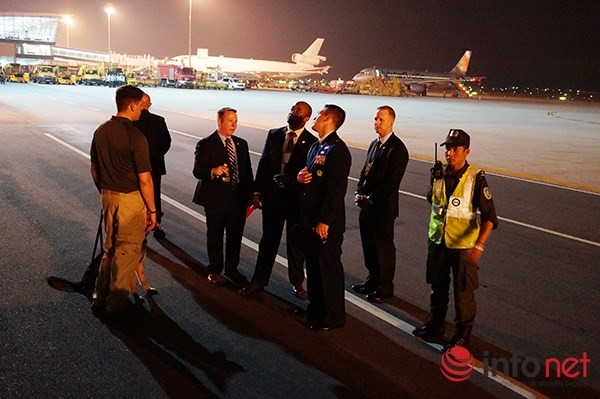 Video vòng bảo vệ cẩn mật của các mật vụ bảo vệ Tổng thống Obama tại Việt Nam ảnh 3