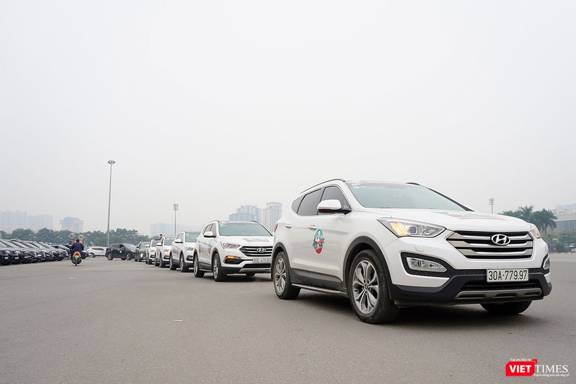 Dàn xe Hyundai SantaFe hùng hậu chào đón sinh nhật CLB tròn 4 tuổi ảnh 1