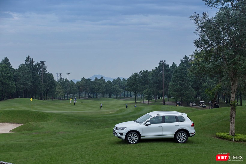 Volkswagen tặng 2 xe cho golfer trúng giải Hole In One tại Việt Nam ảnh 1