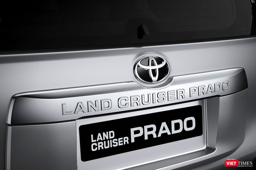Đấu với Ford Explorer, Toyota LandCruiser Prado 2017 chốt giá 2,262 tỷ đồng  ảnh 2