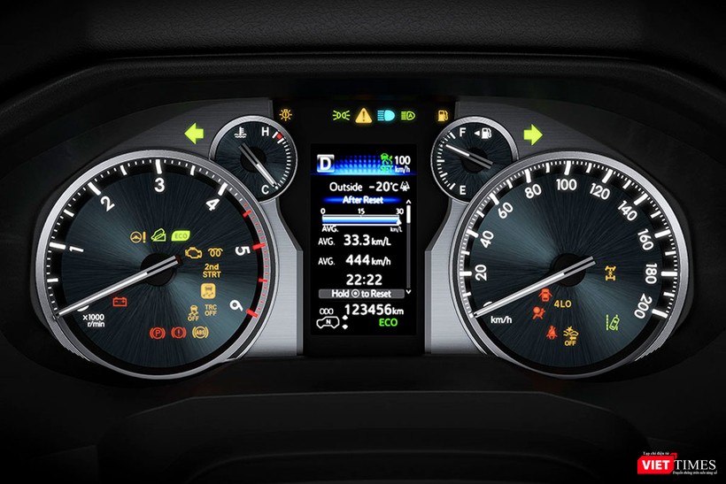 Đấu với Ford Explorer, Toyota LandCruiser Prado 2017 chốt giá 2,262 tỷ đồng  ảnh 5