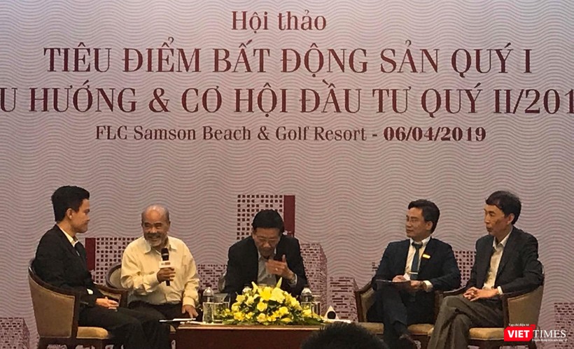 Các diễn giả trao đổi tại Hội thảo.