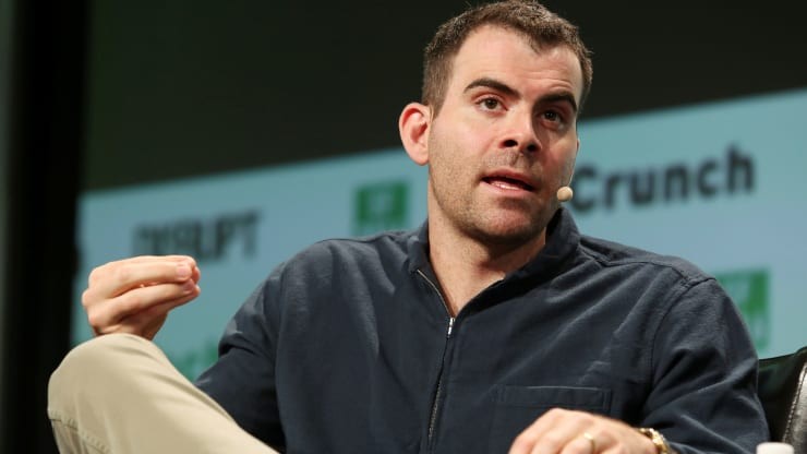 Adam Mosseri, người đứng đầu Instagram chia sẻ về việc ẩn "like" trên mạng xã hội này (Ảnh: CNBC)