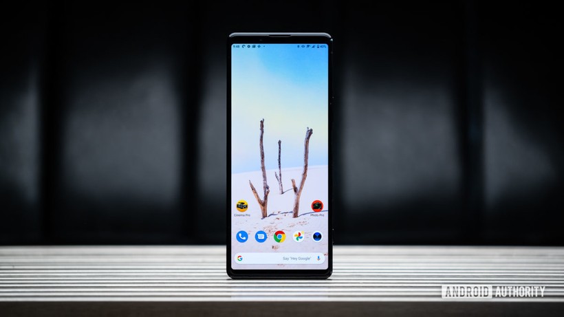 Sony vẫn giữ được những nét thiết kế đặc trưng trên chiếc Xperia 1 II (Ảnh: Android Authority) Sony vẫn giữ được những nét thiết kế đặc trưng trên chiếc Xperia 1 II (Ảnh: Android Authority)