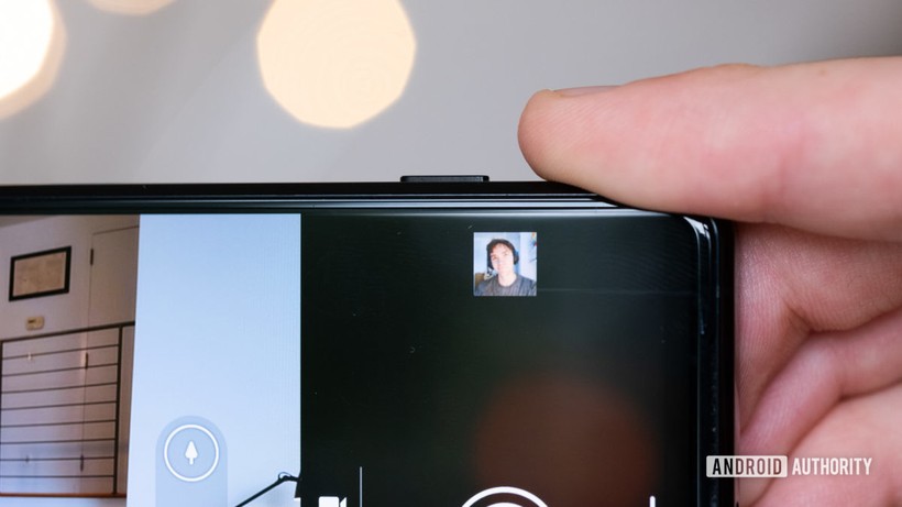 Xperia 1 II được trang bị nút chụp ảnh chuyên dụng (Ảnh: Android Authority) Xperia 1 II được trang bị nút chụp ảnh chuyên dụng (Ảnh: Android Authority)