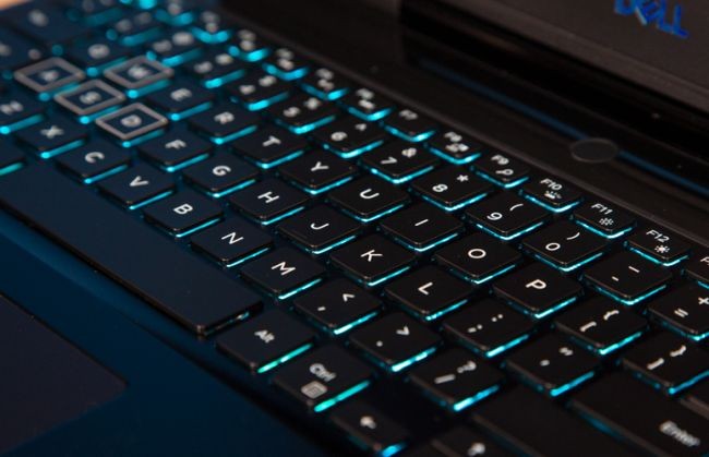 Bàn phím cho trải nghiệm gõ chưa thực sự tốt (Ảnh: Laptop Mag)