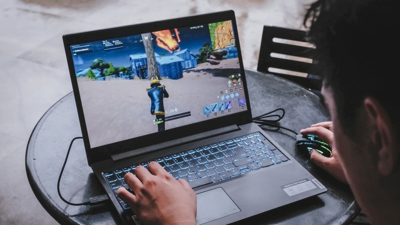 Lenovo IdeaPad L340 có khả năng chơi hầu hết các tựa game phổ biến trên thị trường (Ảnh: Gadget Match)