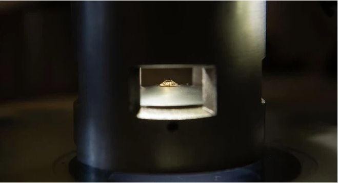 Băng siêu ion chỉ có thể tồn tại trong vòng 20 nano giây (Ảnh: ITZONE)