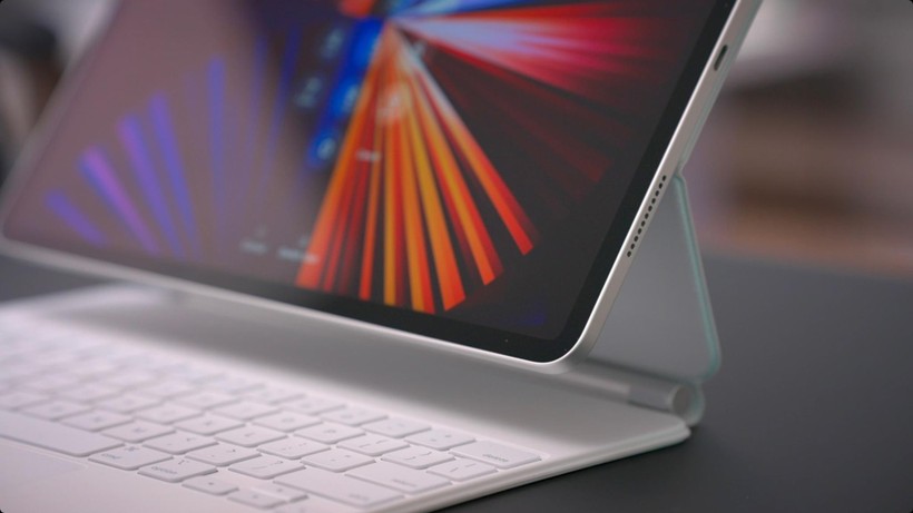 Việc tương thích iPad Pro với bộ sạc không dây MagSafe sẽ là một bài toán khó đối với Apple (Ảnh: 9to5mac)