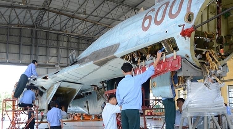 Su-27 Flanker đang được bảo dưỡng (Ảnh: Military Watch Magazine)