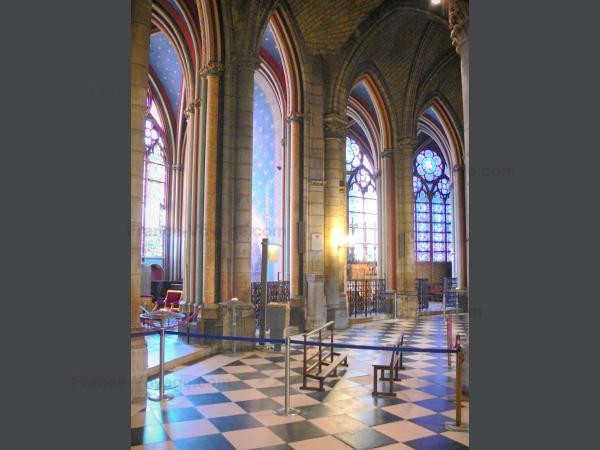 Chùm ảnh về vẻ đẹp của Nhà thờ Đức Bà Paris trước vụ hỏa hoạn làm sập mái vòm và tháp đêm 15/4 - ảnh 12
