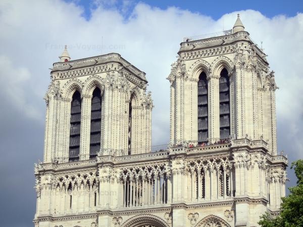 Chùm ảnh về vẻ đẹp của Nhà thờ Đức Bà Paris trước vụ hỏa hoạn làm sập mái vòm và tháp đêm 15/4 - ảnh 3
