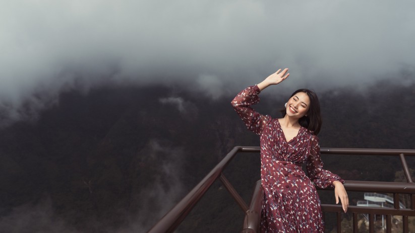 HH Khánh Vân và dàn người đẹp HHHV tạo dáng cực chất trên cầu kính Rồng Mây - ảnh 14