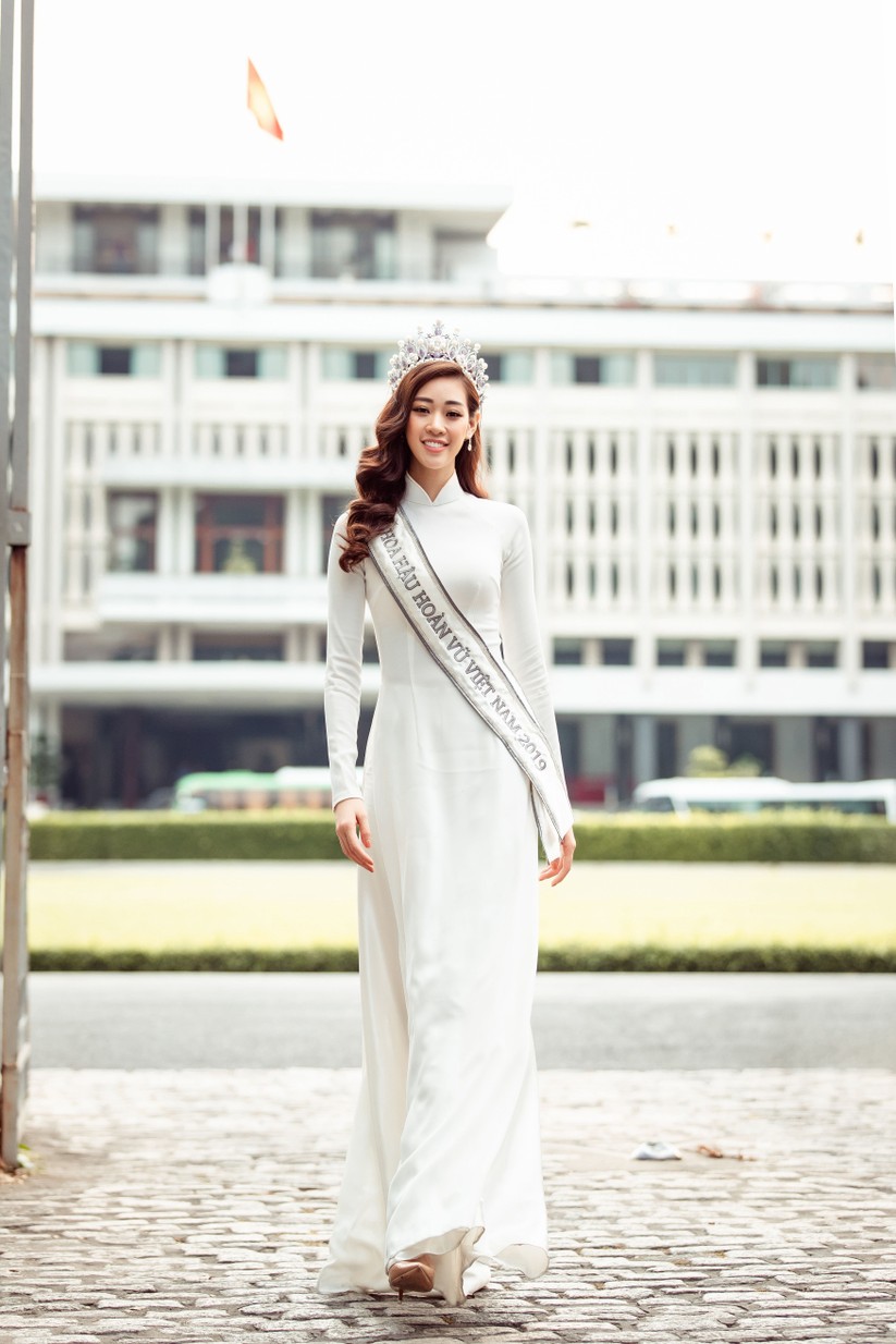 Hoa hậu Khánh Vân mặc trang phục với thông điệp bảo vệ làng nghề làm chiếu - ảnh 13