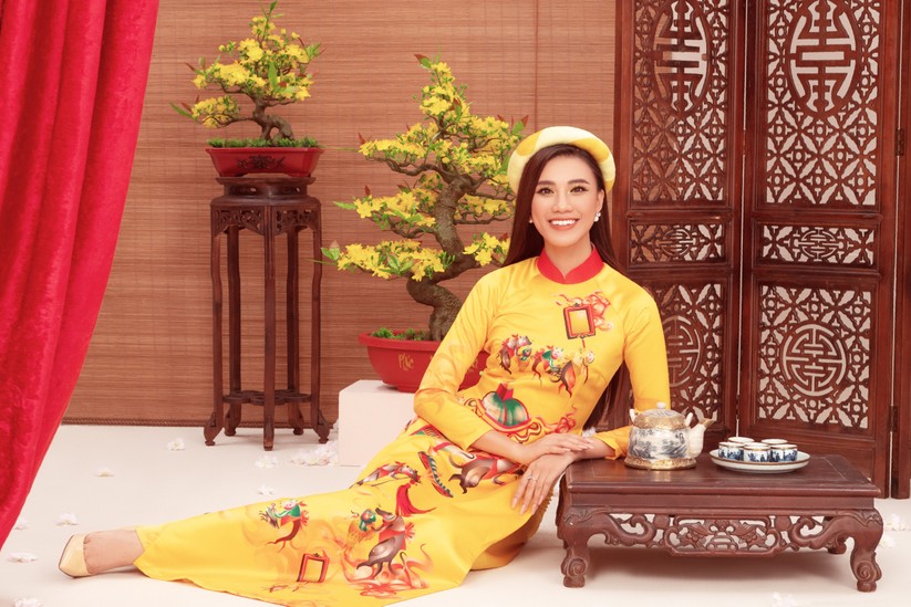 Á hậu Kim Duyên trong áo dài của NTK Thủy Nguyễn 