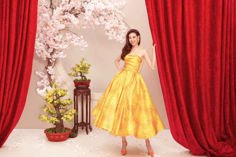 Hoa hậu Khánh vân mặc đầm của NTK Đỗ Mạnh Cường 