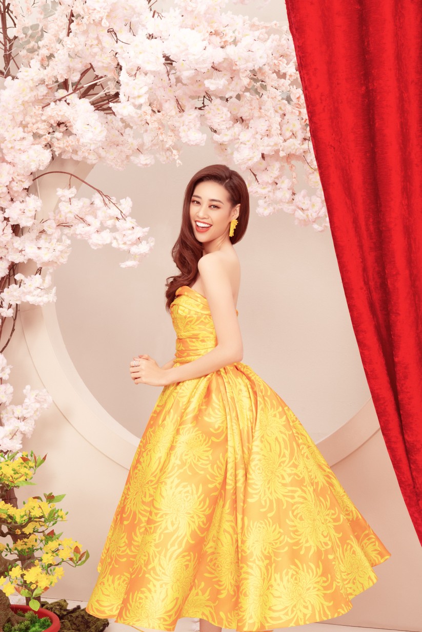 Hoa hậu Khánh Vân gửi lời chúc mừng năm mới 2020 đến toàn thể công chúng 